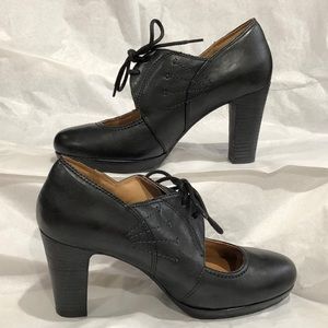 Clark’s platform bootie